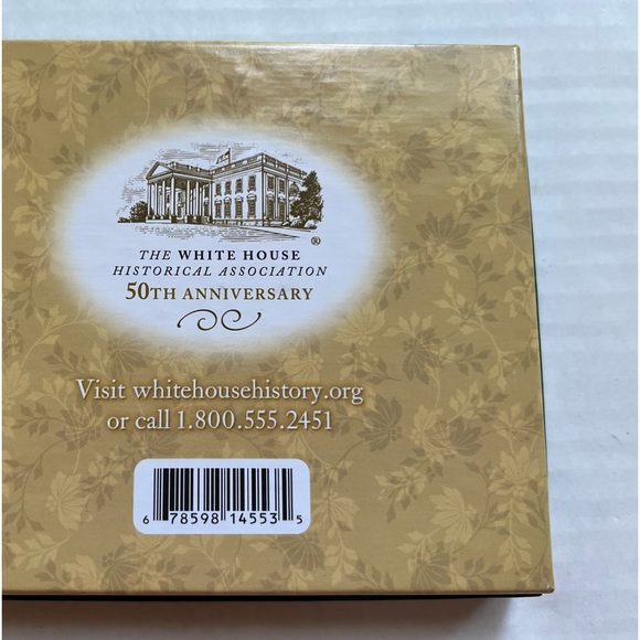 The White House Historical Association Christmas Ornament 2011 W/ Box & Booklet - Picture 5 of 5